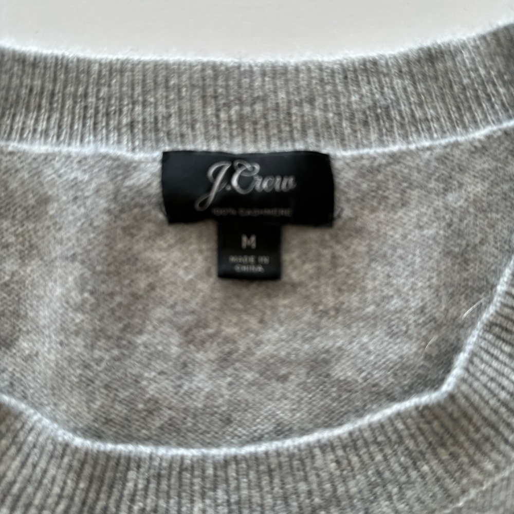 Investment piece J Crew gray cashmere crewneck sweater in Medium